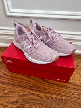 New Balance light lavender women’s sneakers, size 7.5
